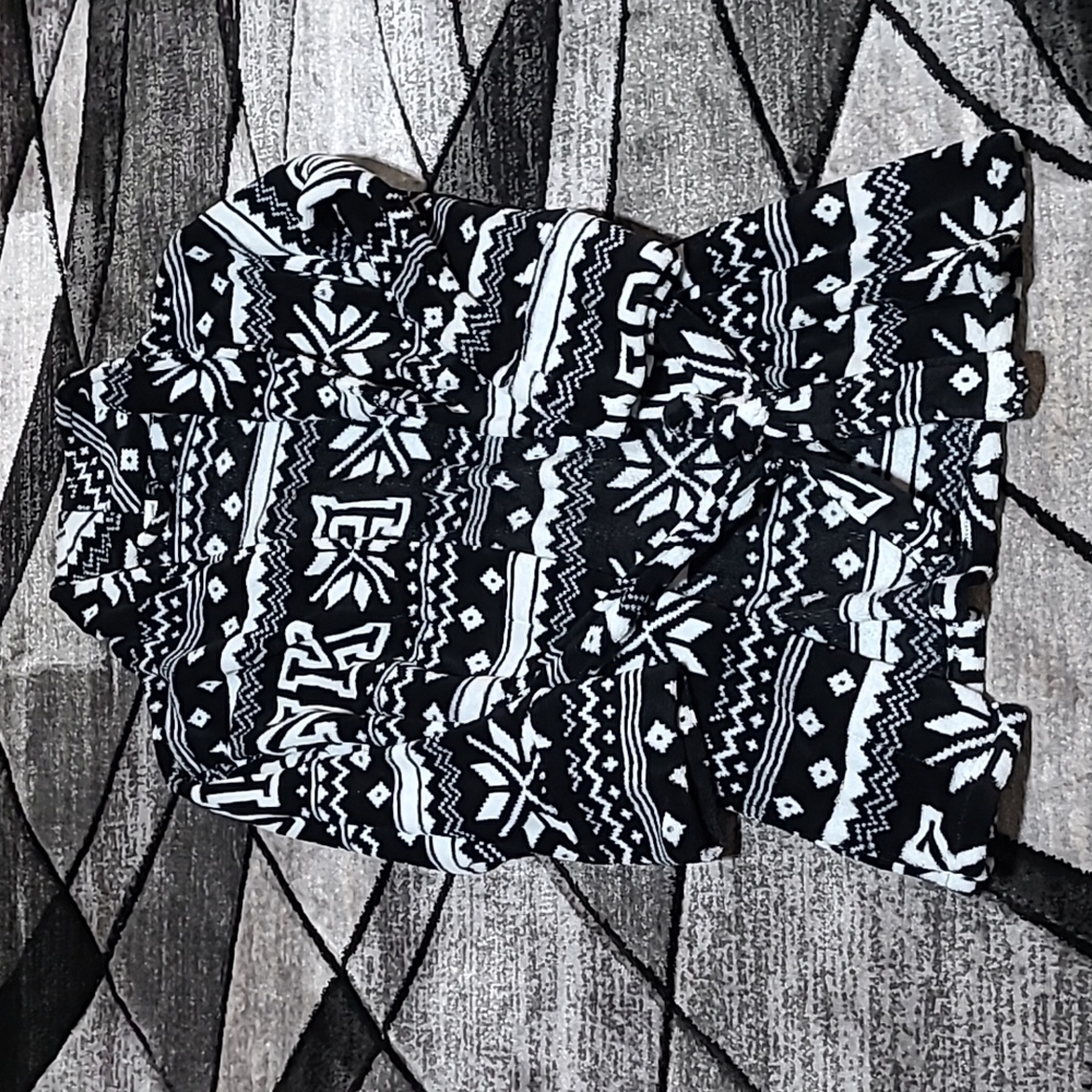 VS PINK Fleece Blk&White Snowflakes Logo Pattern Robe Price Firm